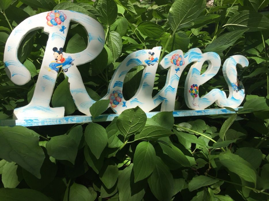 Litere decorative din lemn