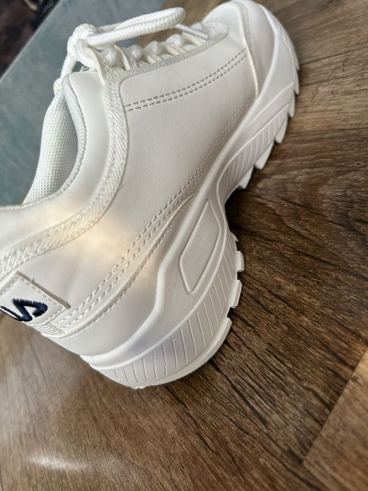 Vand adidasi  FILA