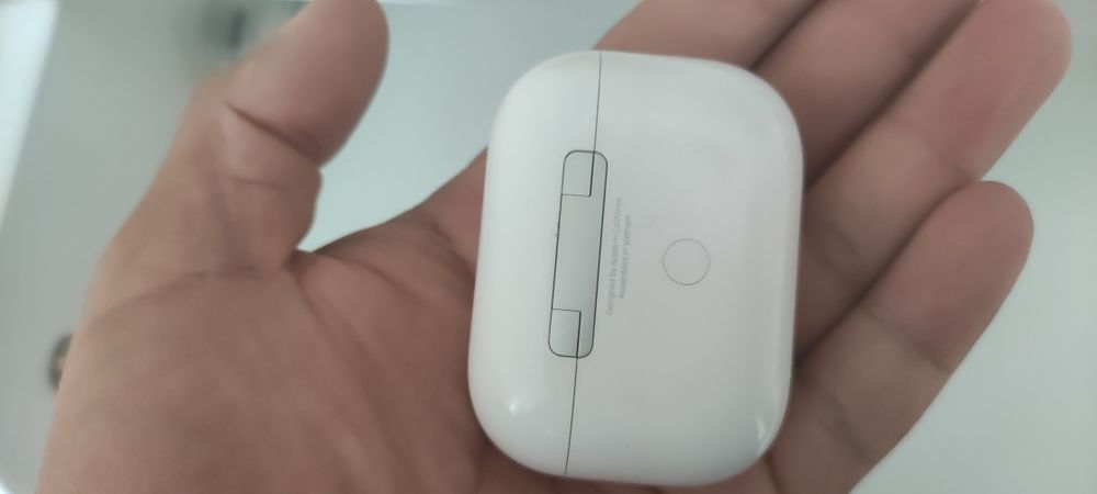 Продам оригинал кейс от  airpods pro