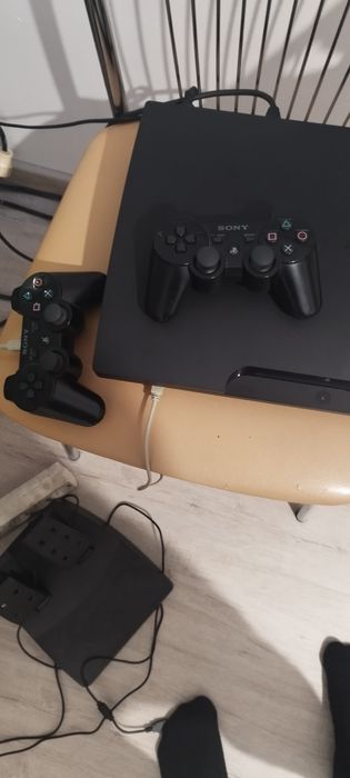 PS 3 modat  + Volan gaming (în garanție);(31 jocuri)   550 roni neg.