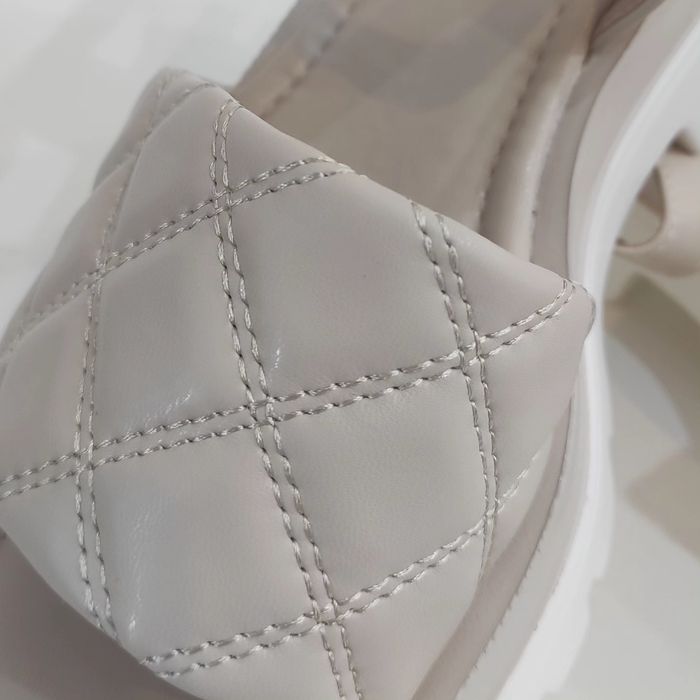 Новые босоножки.