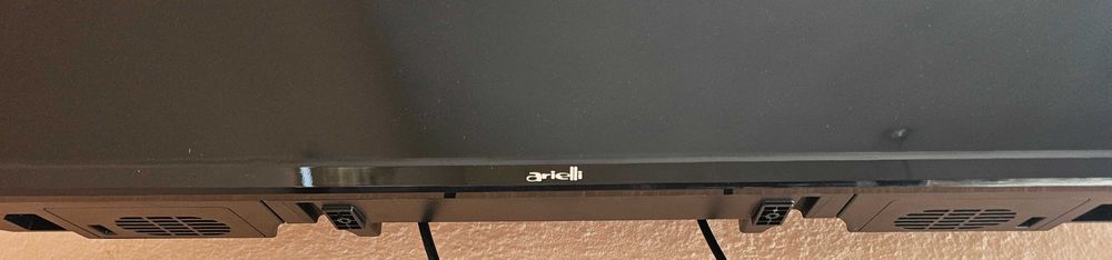LED телевизор ARIELLI  32'