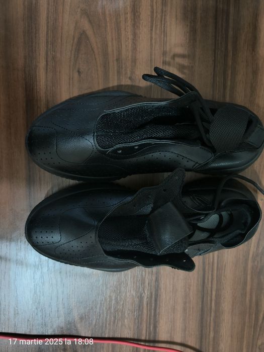 Vând adidași bărbați mărime 43