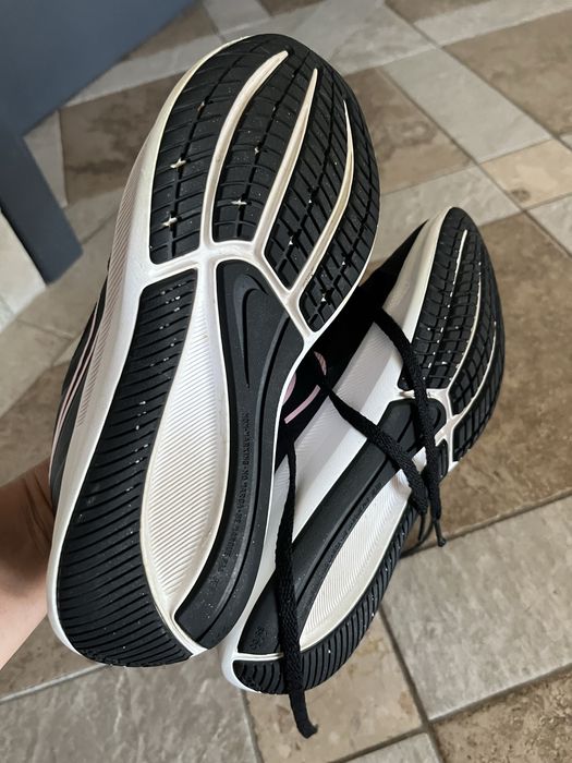 Маратонки Nike 35.5