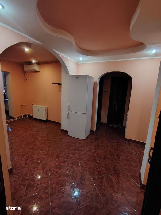 Apartament 2 camere zona Miorita, decomandat.