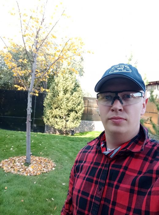 Садовник обрезка деревьев