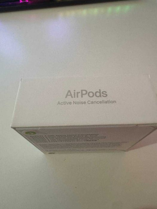AirPods 4 с Active Noise Cancellation - перфектен избор за подарък