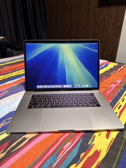 Macbook pro 16 Touchbar i9 32gb ram 1tb ssd radeon 4gb impecabil