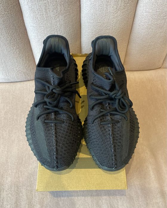 Yeezy Boost 350v2 Onyx Black