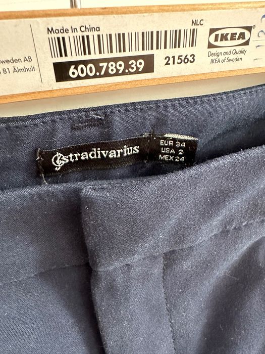 Pantaloni conici Stradivarius