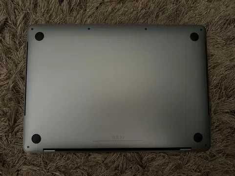 Macbook Pro Touchbar, 2018, 13", i5, 235gb SSD, 8GB Ram (NOU!)