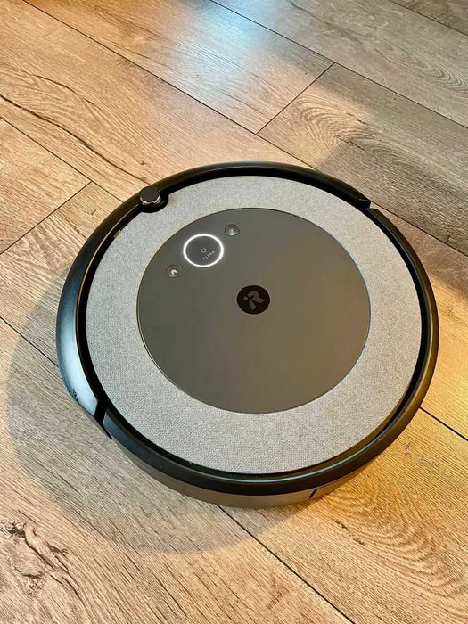 iRobot Roomba i3 - робот за почистване с подарък резервни филтри