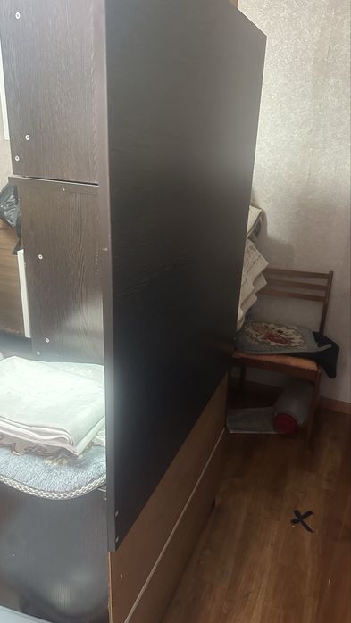 Продам комод с зерколом и 2 тумбочки