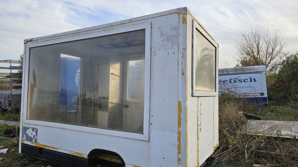 Фургон с пластмасова дограма