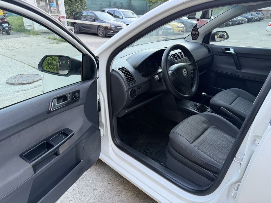 Volkswagen Polo Facelift 1 4 TDI 80CP 2009 Euro 4 AC Cauciucuri Noi M+S