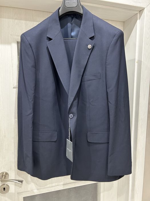 Мъжки костюми.