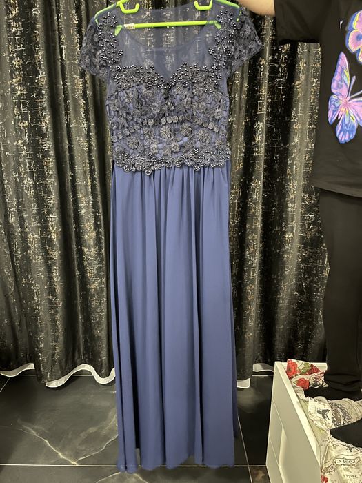 Vand rochita de ocazie