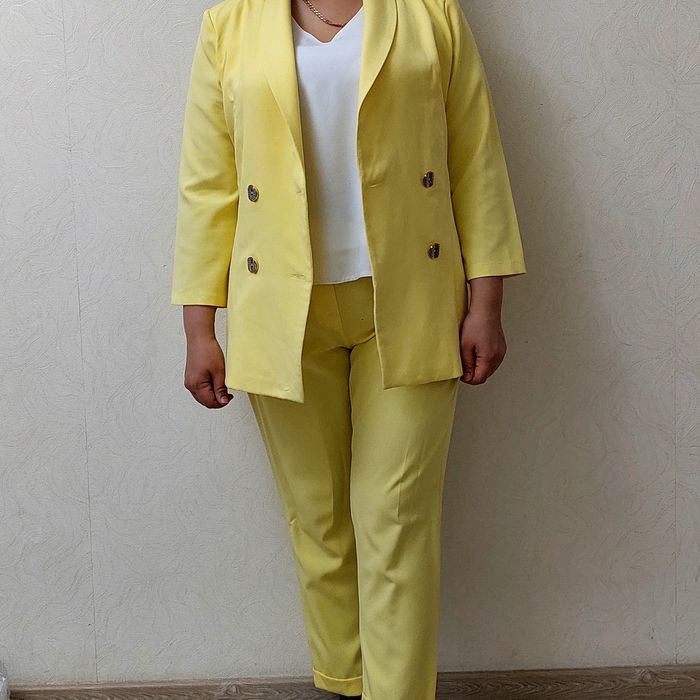 Продаю отличный костюм,на всё случаи жизни .Размер подойдёт с 46 по 48