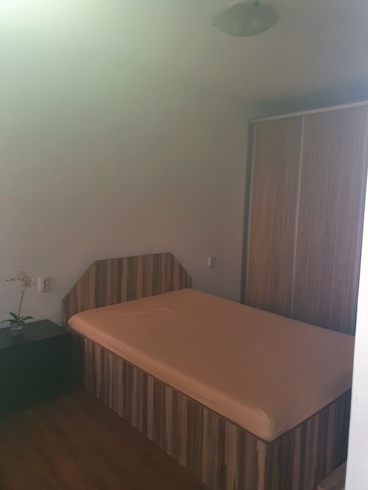De ìnchiriat garsonieră cu intrţinere inclus  la casă