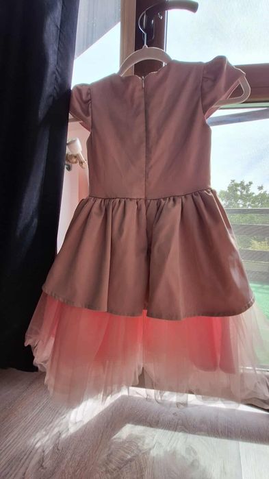 Пудрено розова рокля