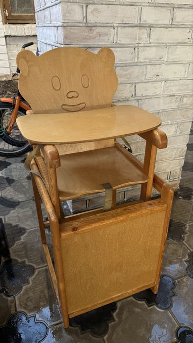 Детская коляска и стульчик