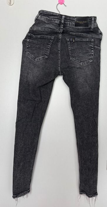 Дамски дънки в черно и сиво