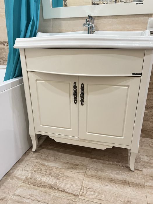 Продам раковину с зеркалом