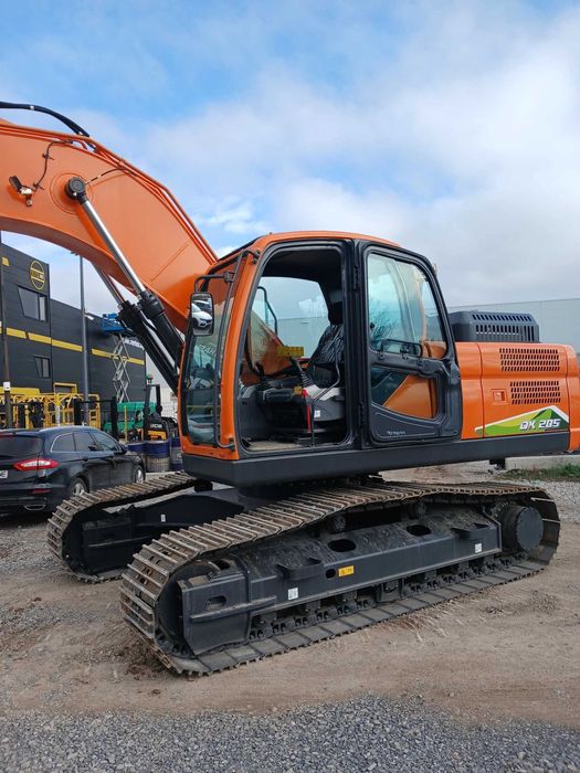 Багер Develon DX 205