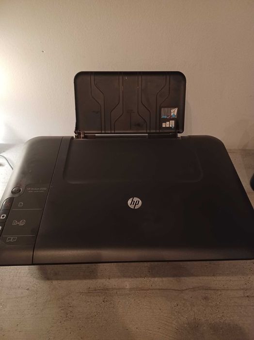 Imprimantă HP DeskJet 2050 cu scanner