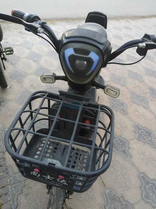 Skuter sotiladi 4 ta akkumulyatorlik