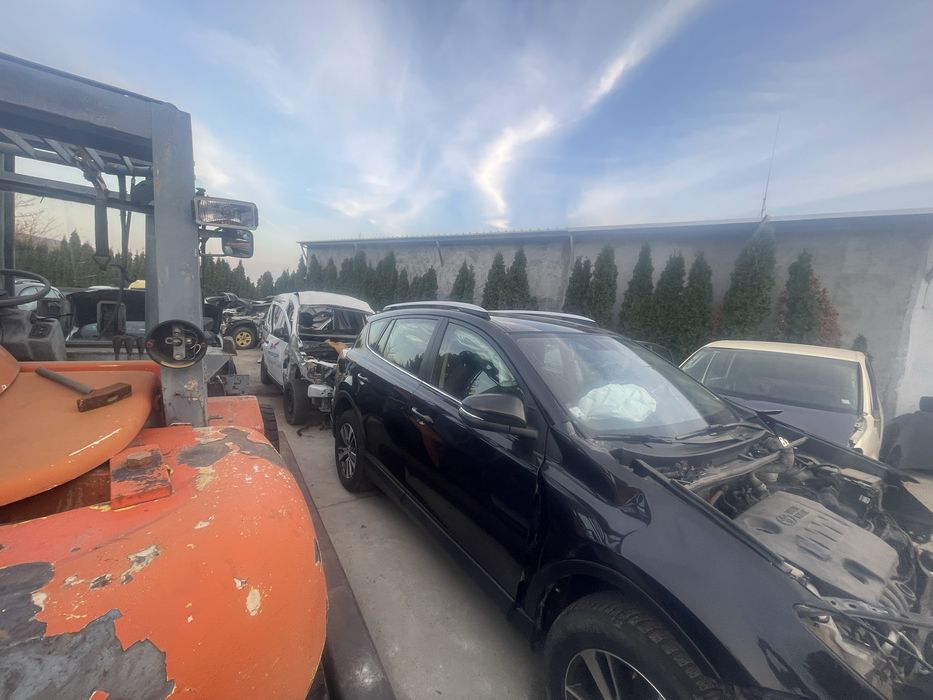 Тойота Рав 4 2016 година на Части