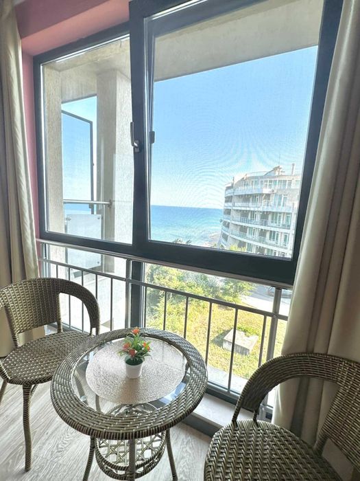 Продавам апартамент на първа линия на морето в гр. Бяла 186кв.м.