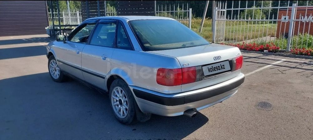 Продам ауди в4 1993