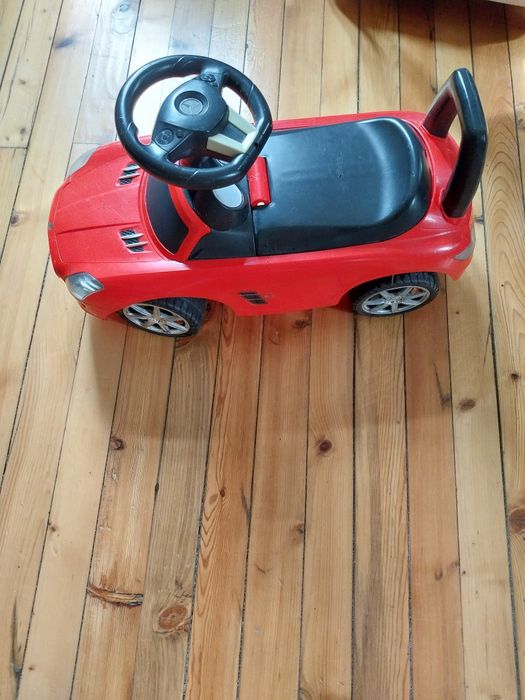 Продавам детско камионче