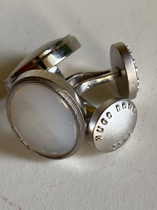 Hugo Boss ръкавели с лунен камък