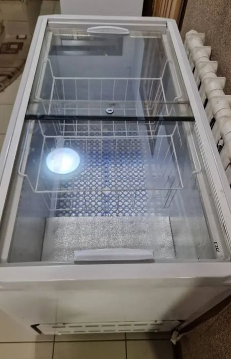 Продам морозильную витрину