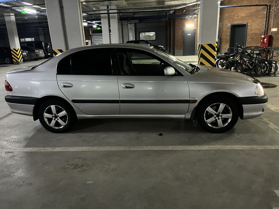 Тайота авенсис 1,8