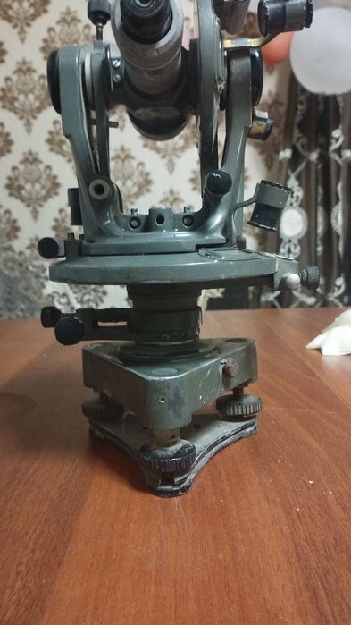 Продам Теодолит,раритет 1957 года