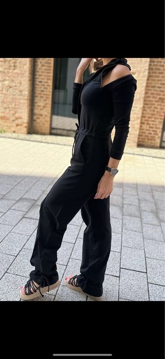 Vând salopeta foggi mărime s, material bumbac