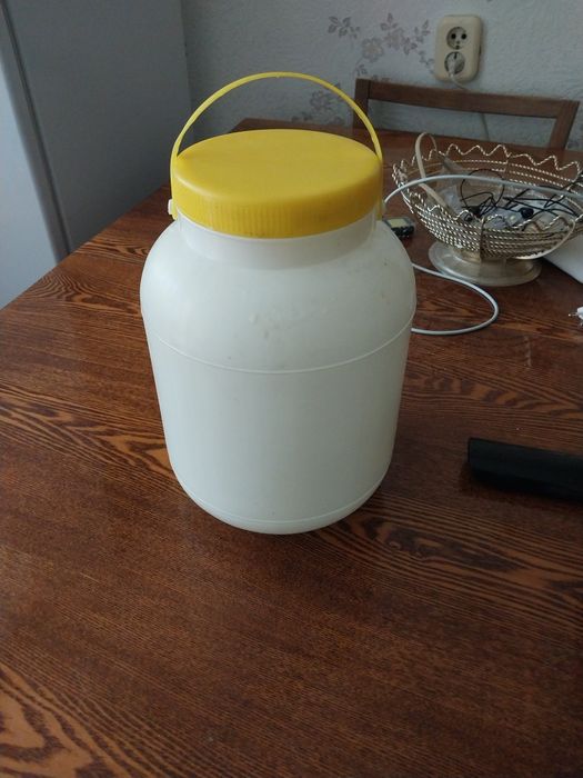 Бидоны пластиковые.