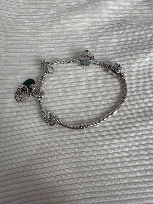 Гривна Pandora с талисмани