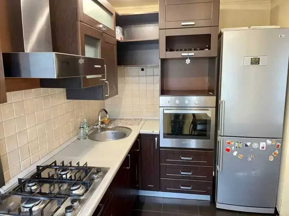 Тристаен имот в кв.Люлин 10