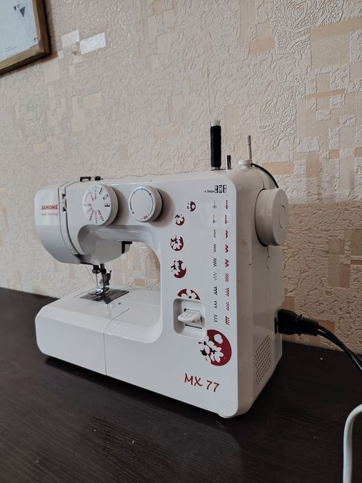 Продам швейную машину