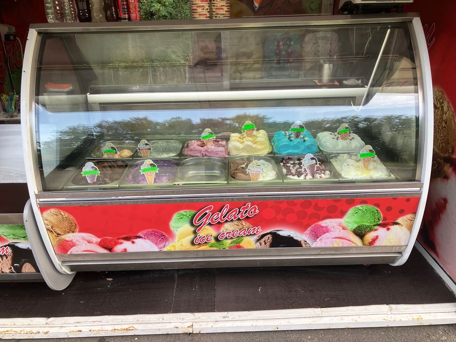 Витрина за сладолед 2броя