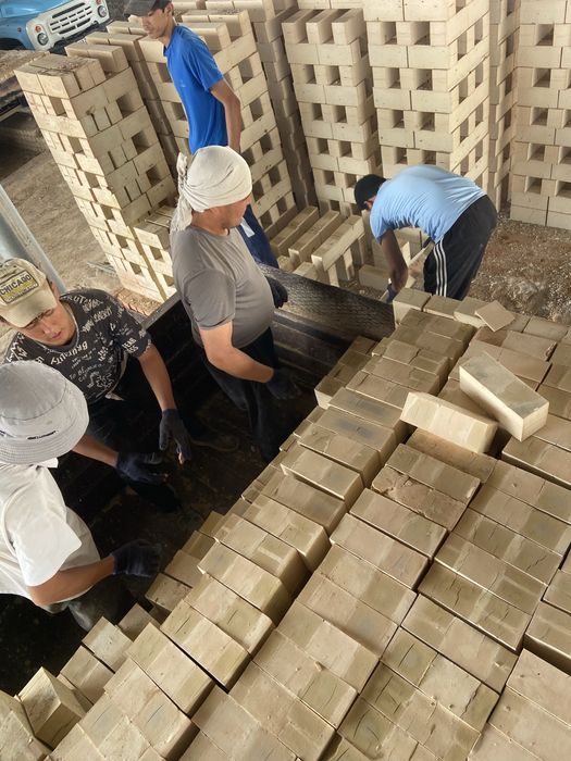 Pishgan va xom gishtlar bor