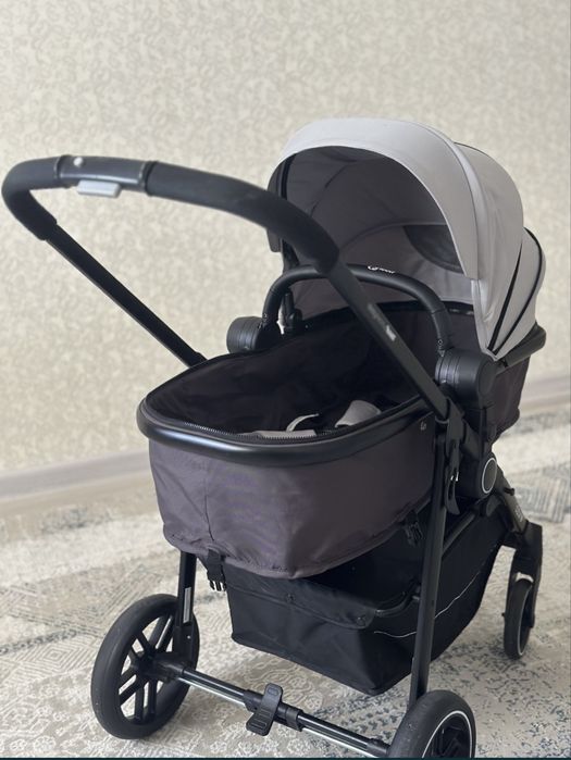 Продаю детскую коляску Rant Azure