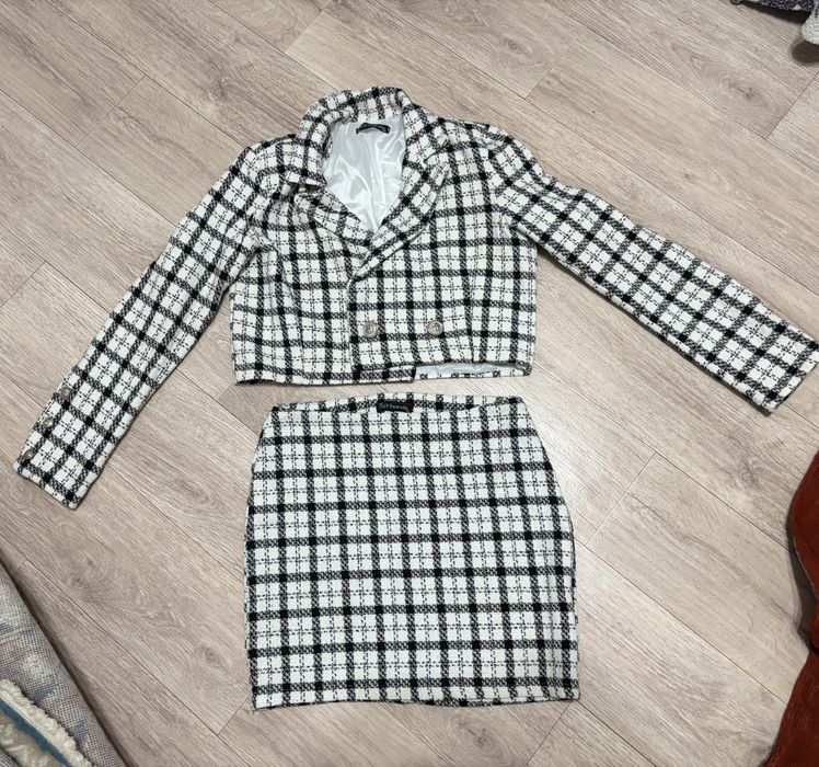 Продам твидовый костюм