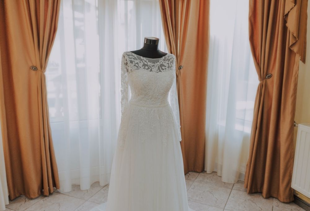 Vand rochie de mireasa NAVA Bride cu tot cu voal.