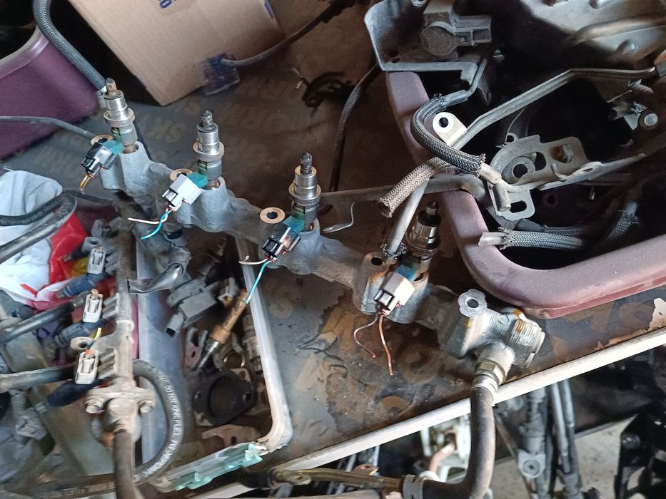 Части за тойота  Авенсис Аурис Рав4 Корола версо Ярис