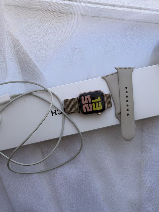 Часы Apple Watch SE